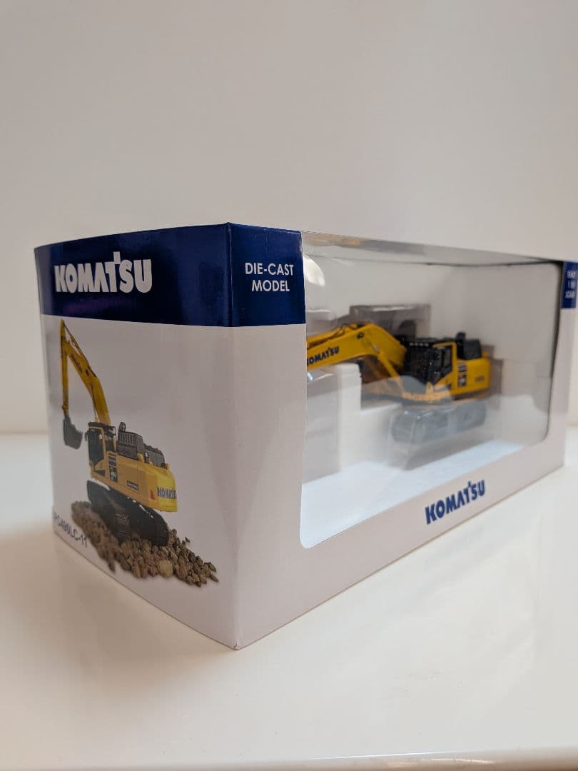 ミニカー Komatsu PC490LC-11 Univrsal Hobbies 1/50