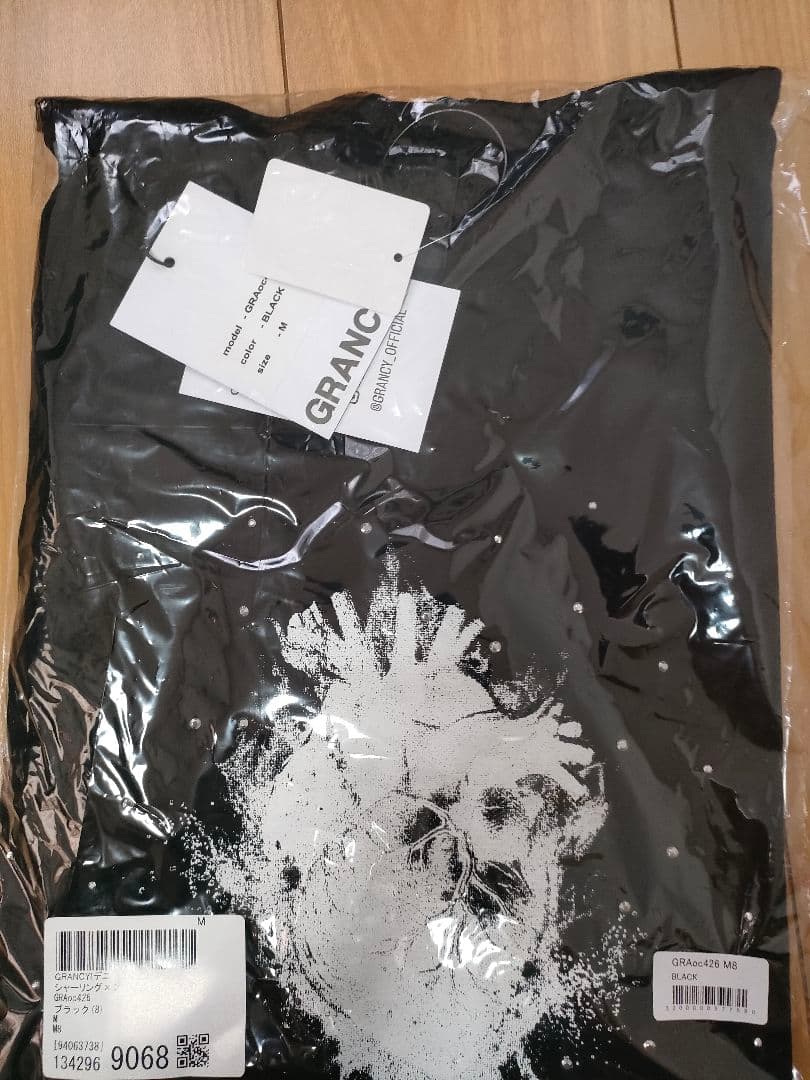 【GRANCY シャーリングデザインラインストーングラフィックノースリーブT