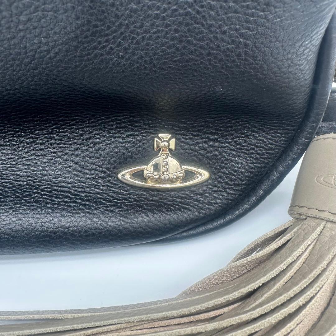 たま(=^_^=) Vivienne Westwood 黒レザー タッセル