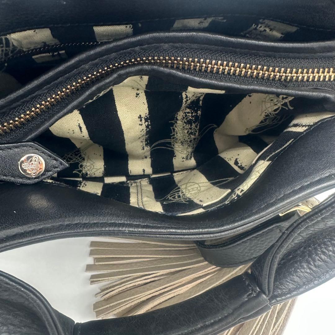 たま(=^_^=) Vivienne Westwood 黒レザー タッセル
