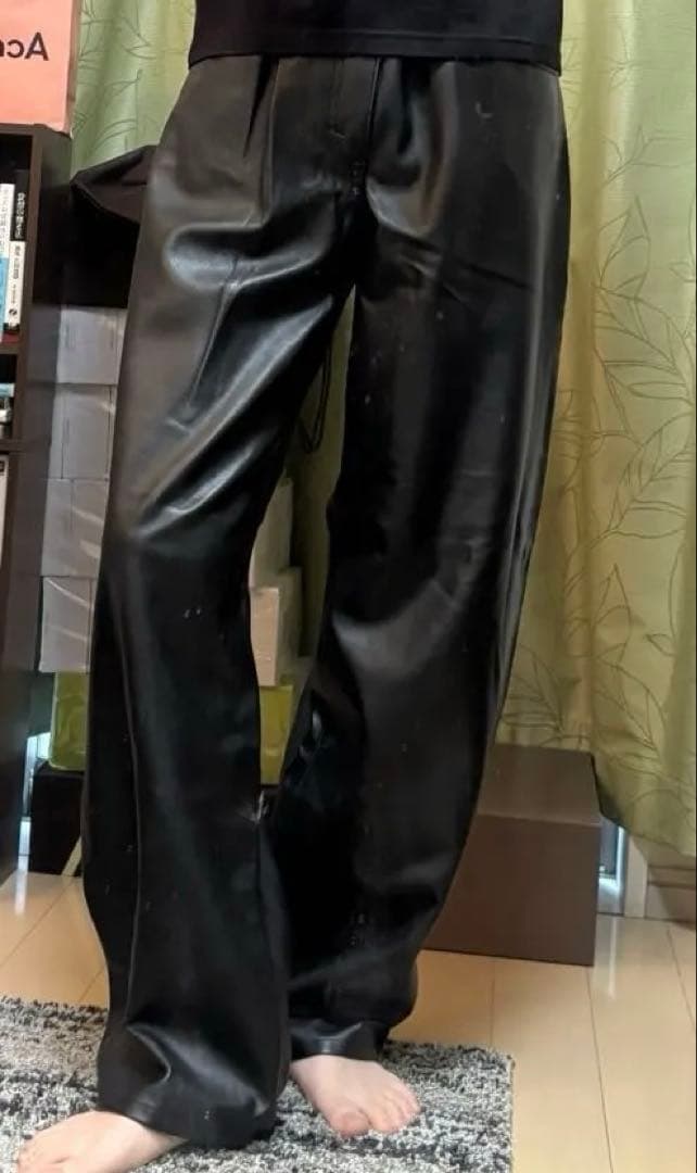 ア*ド様 リーバイス　フェイクレザーパンツ