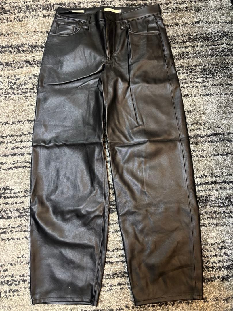 ア*ド様 リーバイス　フェイクレザーパンツ