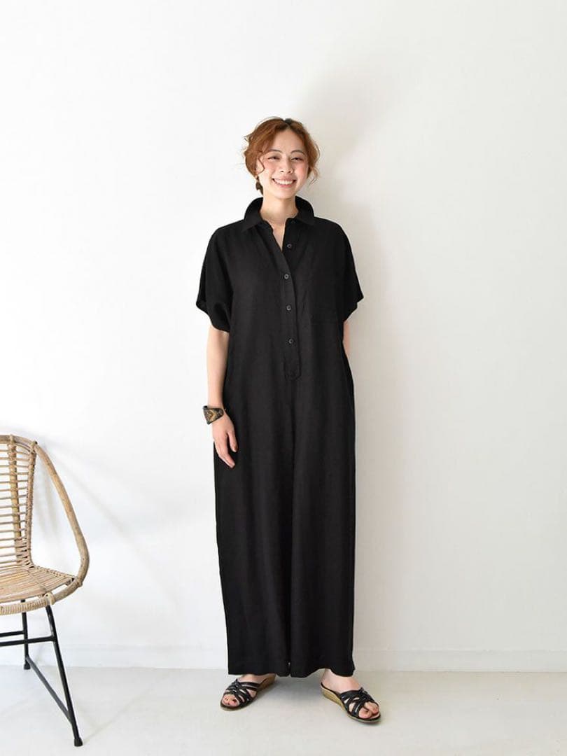 ハグオーワー 美品 クロスアンドクロス シャツカラーオールインワン ブラック