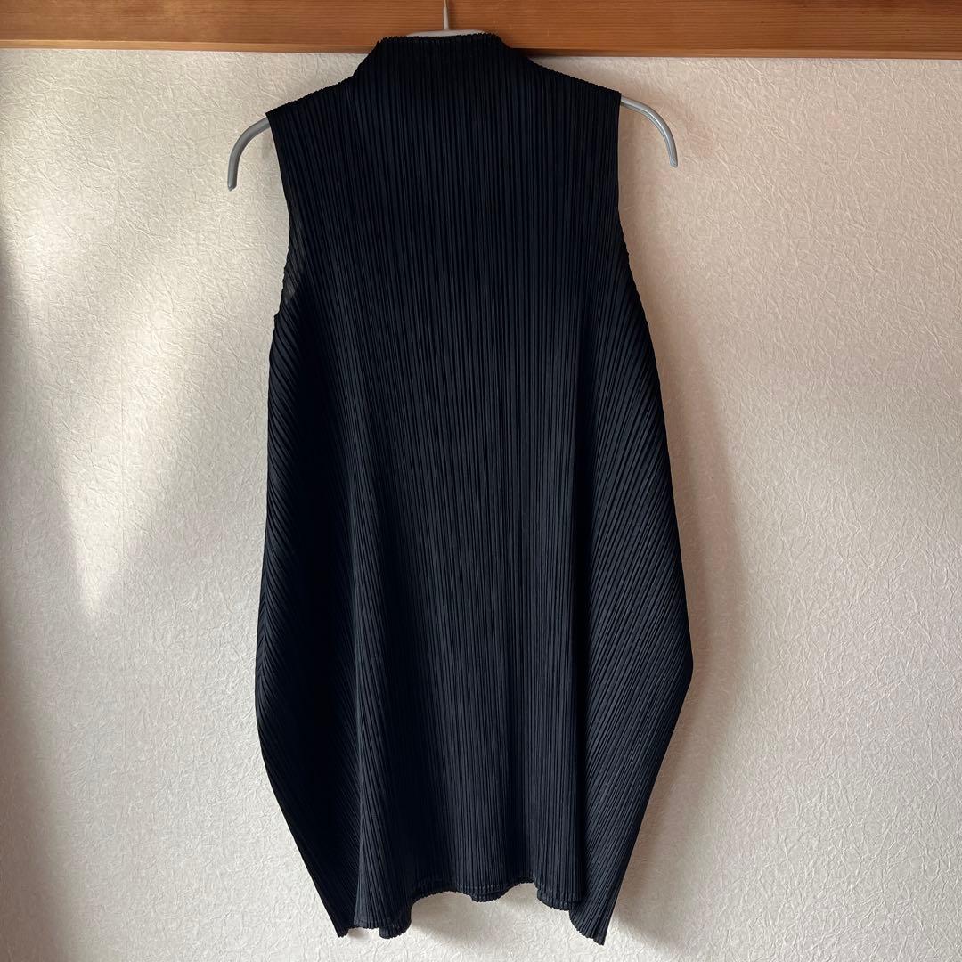 プリーツプリーズLAMPSHADE 黒トップス