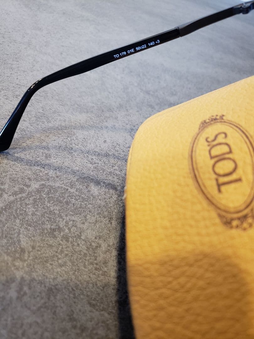 TOD'S　サングラス