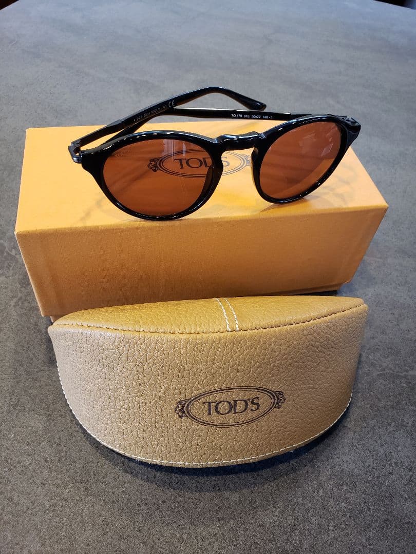TOD'S　サングラス