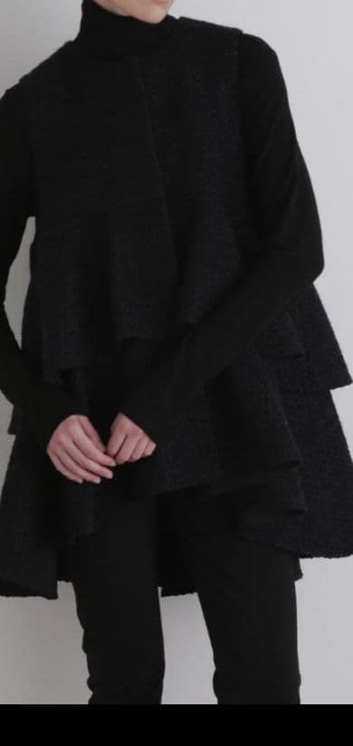 ル フィル ティアードデザイン ネイビー ノースリーブベスト