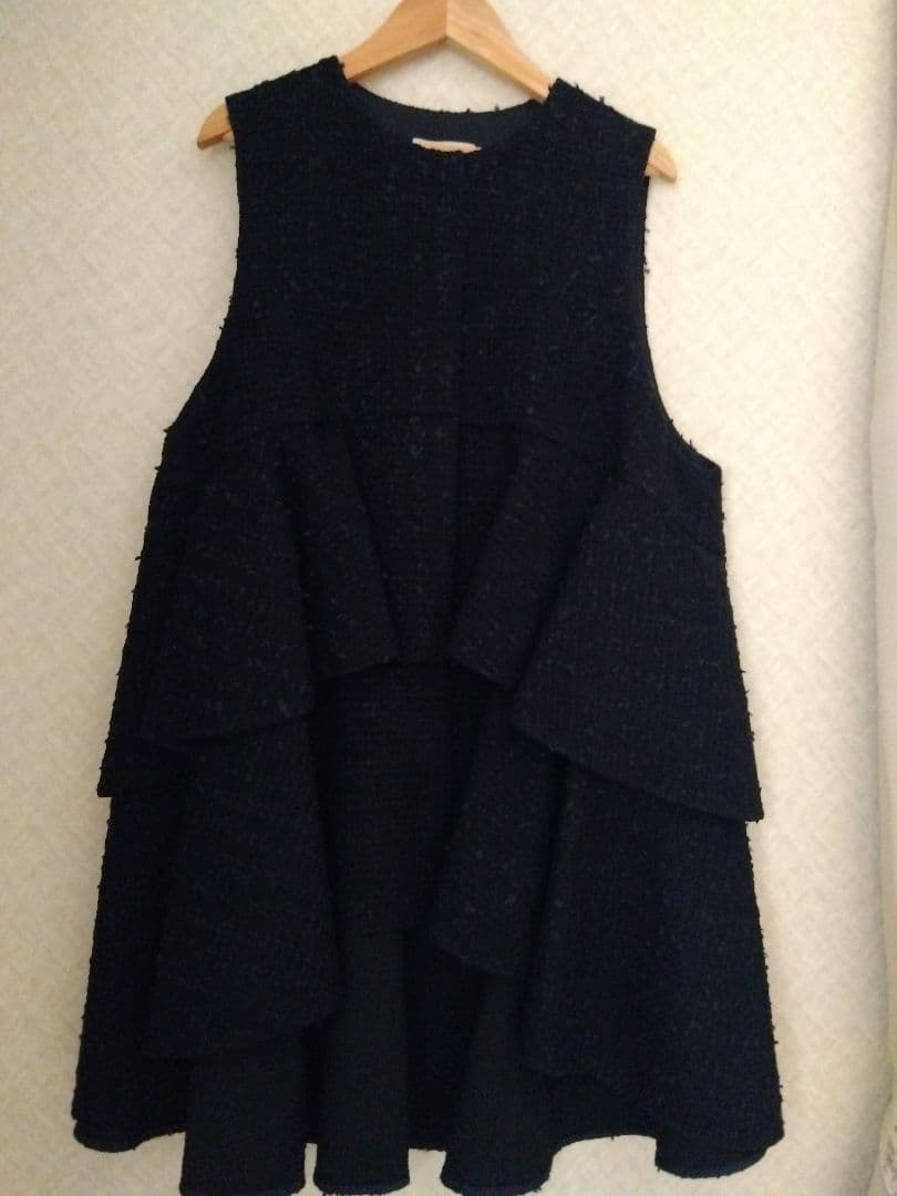 ル フィル ティアードデザイン ネイビー ノースリーブベスト