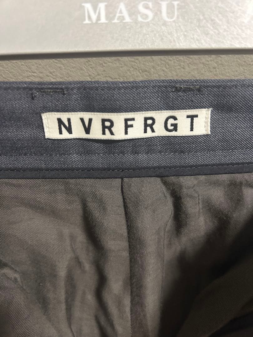 ［NVER FORGET］ カーブシルエットトラウザーズ