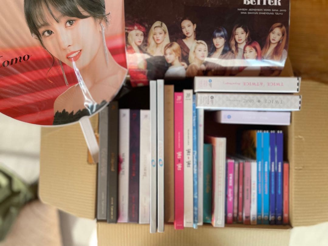 美品揃い TWICE グッズ トレカ アルバム ポスター うちわ
