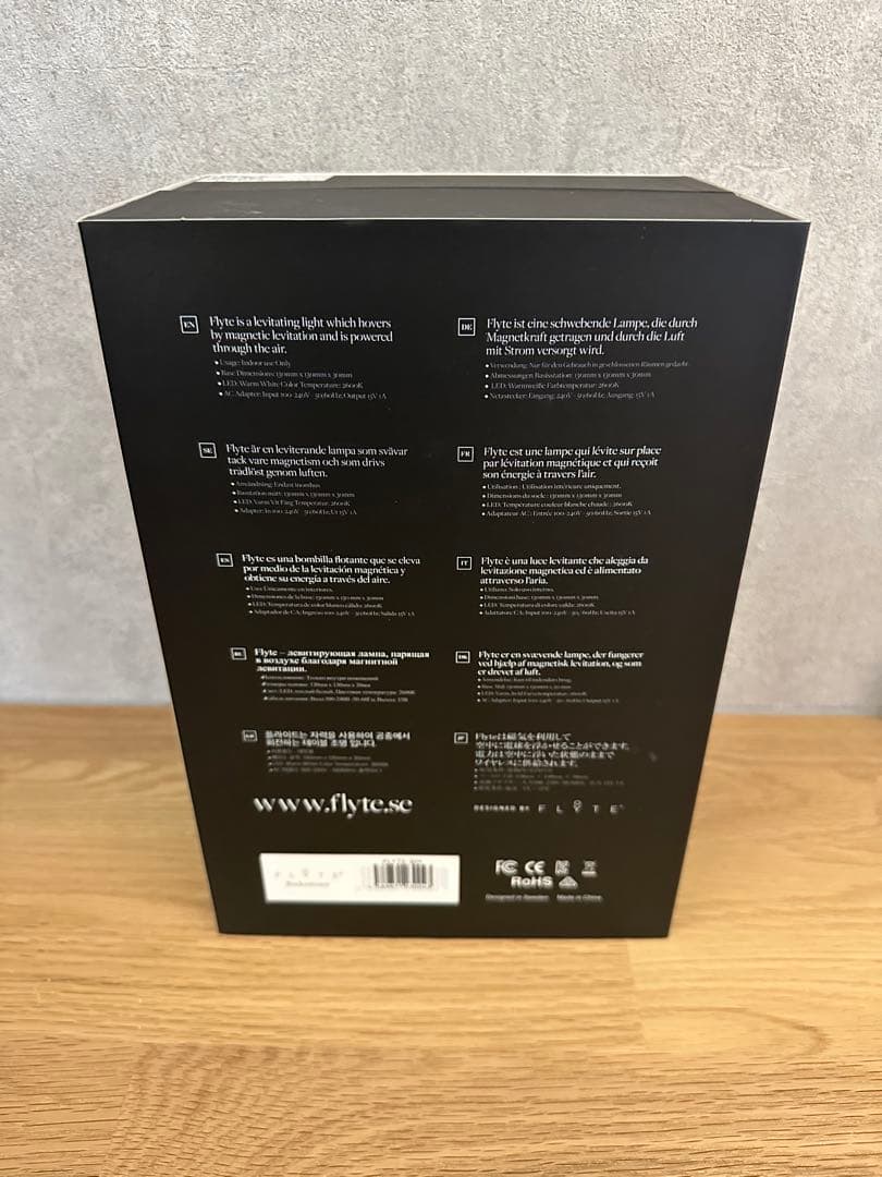 FLYTE 浮遊する電球ライト