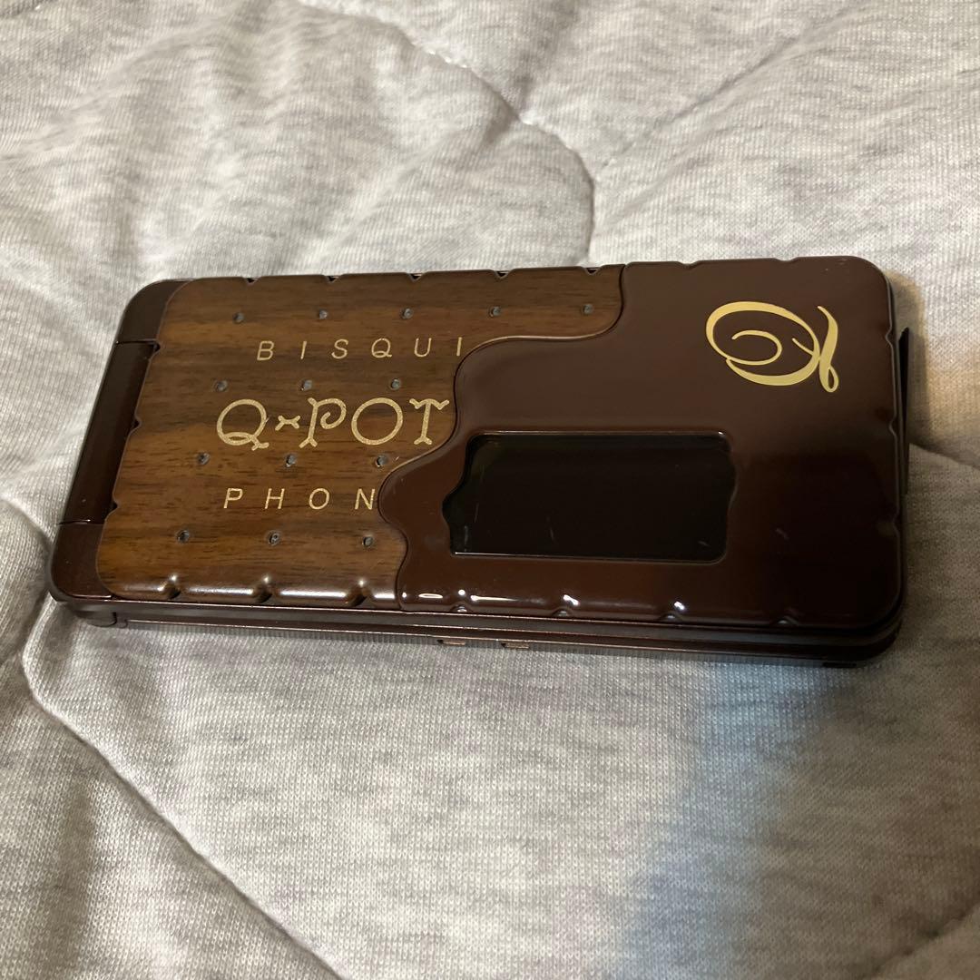Q-pot. ビスキュイデザイン 折りたたみ携帯電話　ガラケー