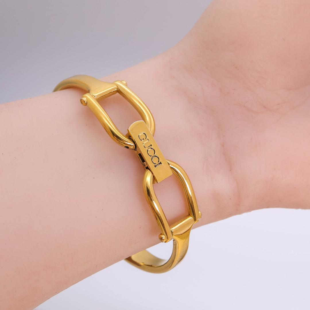 稼働 GUCCI 腕時計 1500L バングル レディース ブラック 2437