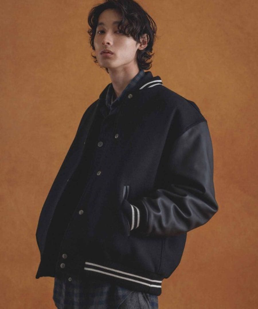 アダムエロペ　スタジャン　Mサイズ