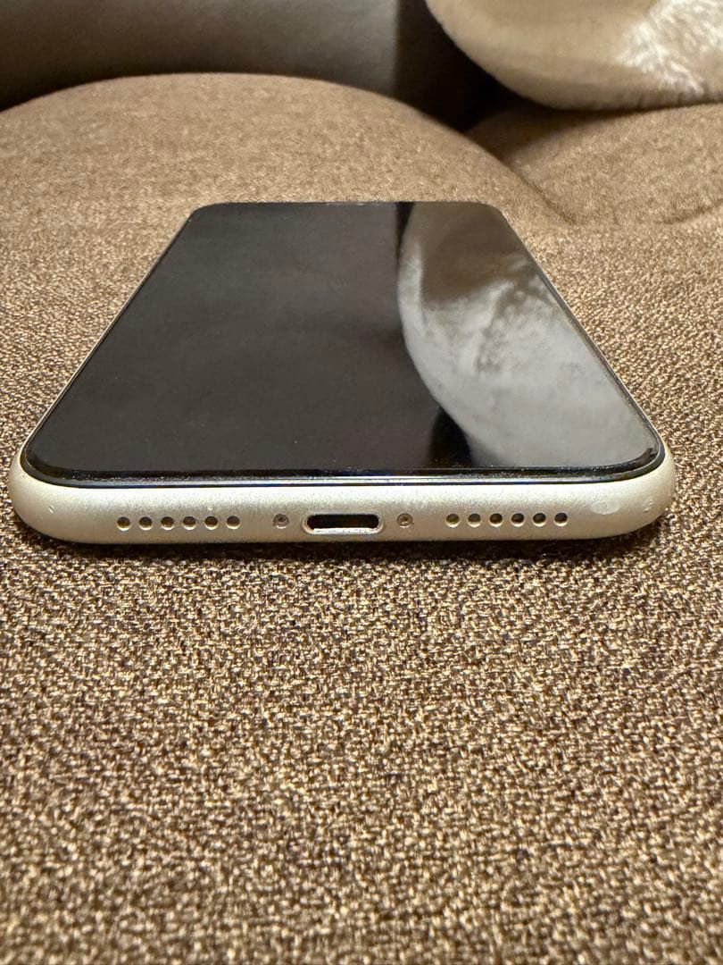 iPhone11 本体　ホワイト　64GB SIMフリー　スマホ　訳あり