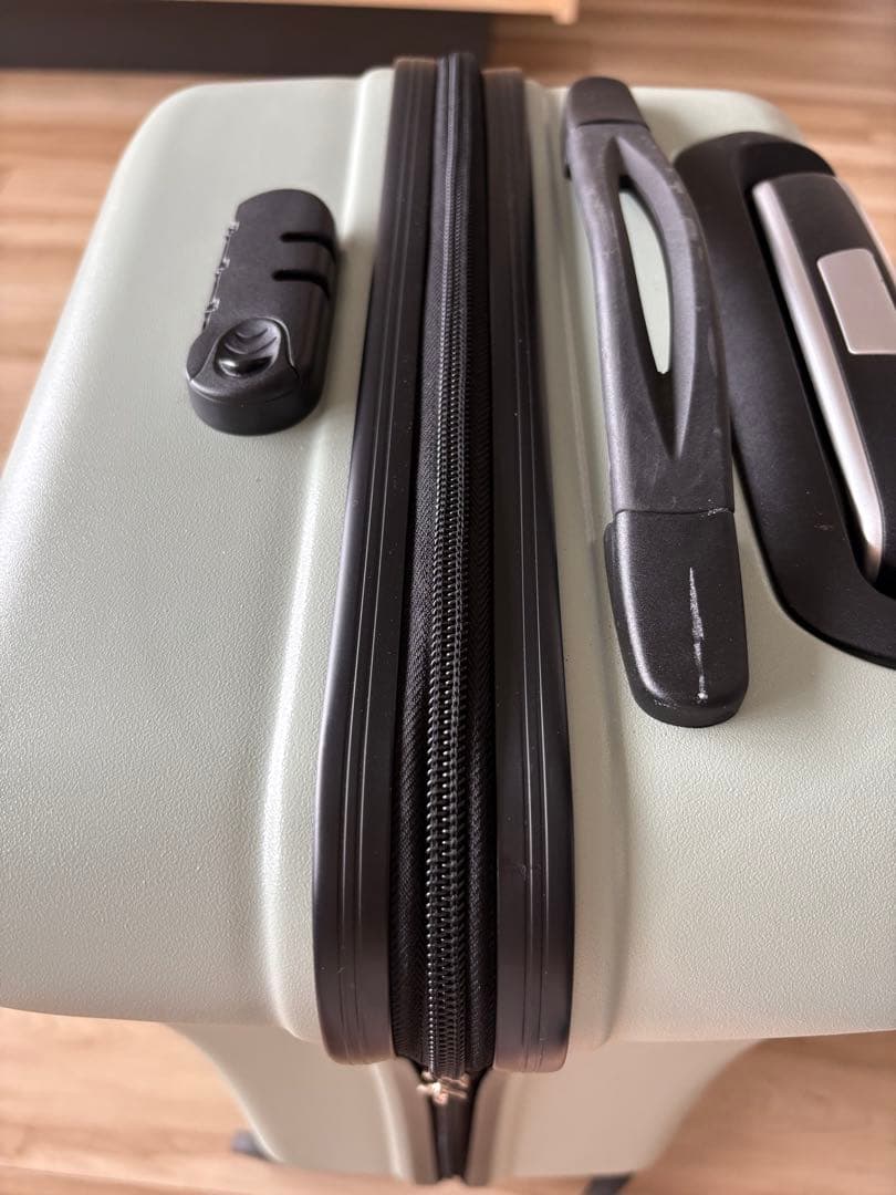 Mサイズ★キッズトラベル 子供が乗れるキャリーケース（くすみグリーン）