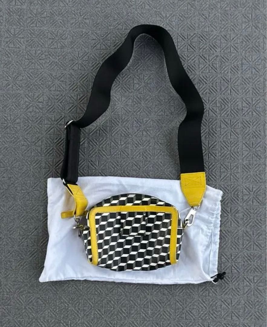 PIERRE HARDY ピエールアルディ　カメラバッグ ショルダー　イエロー