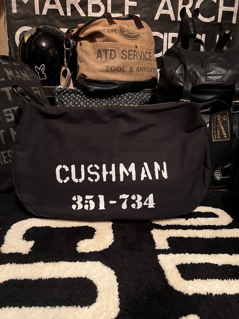 アキ クッシュマン40'sボディバッグ　ニュースペーパー バッグ