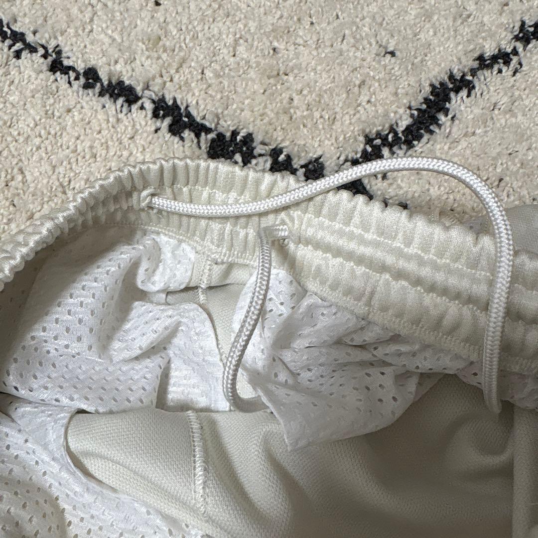 ホワイト トラックパンツ 蝶の刺繍 白紫