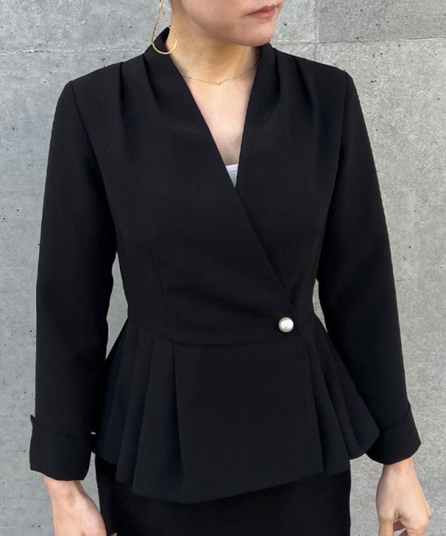 美品JENNEジェンヌ　カシュクールペプラムジャケット黒Mプリーツ　フォーマル