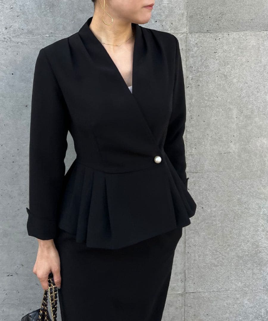 美品JENNEジェンヌ　カシュクールペプラムジャケット黒Mプリーツ　フォーマル