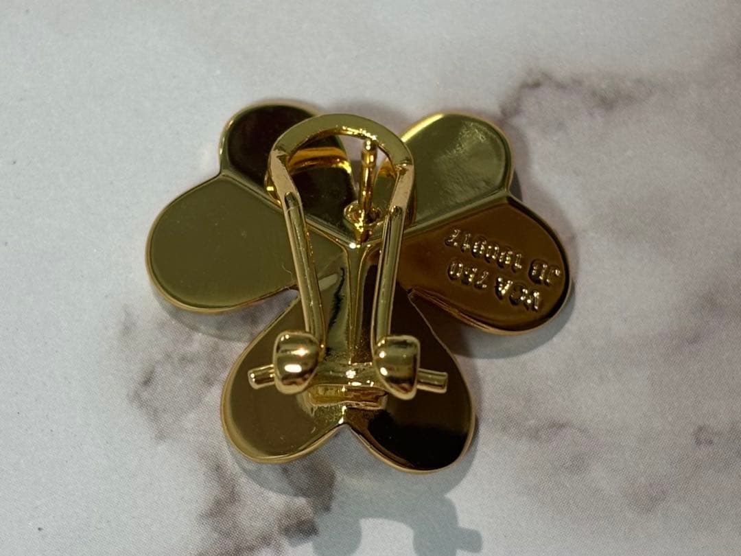 フラワーピアス　三つ葉　クローバー　イエローゴールド　YG
