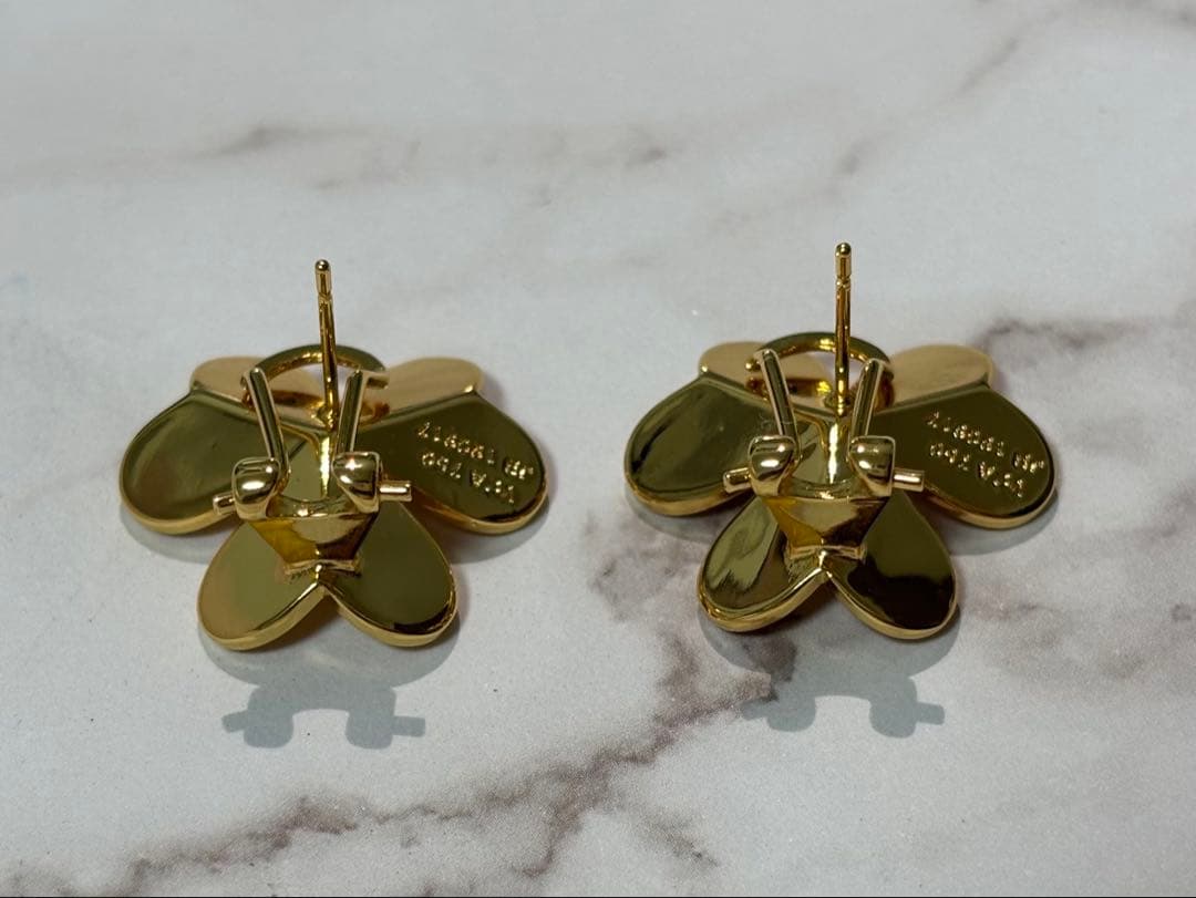 フラワーピアス　三つ葉　クローバー　イエローゴールド　YG