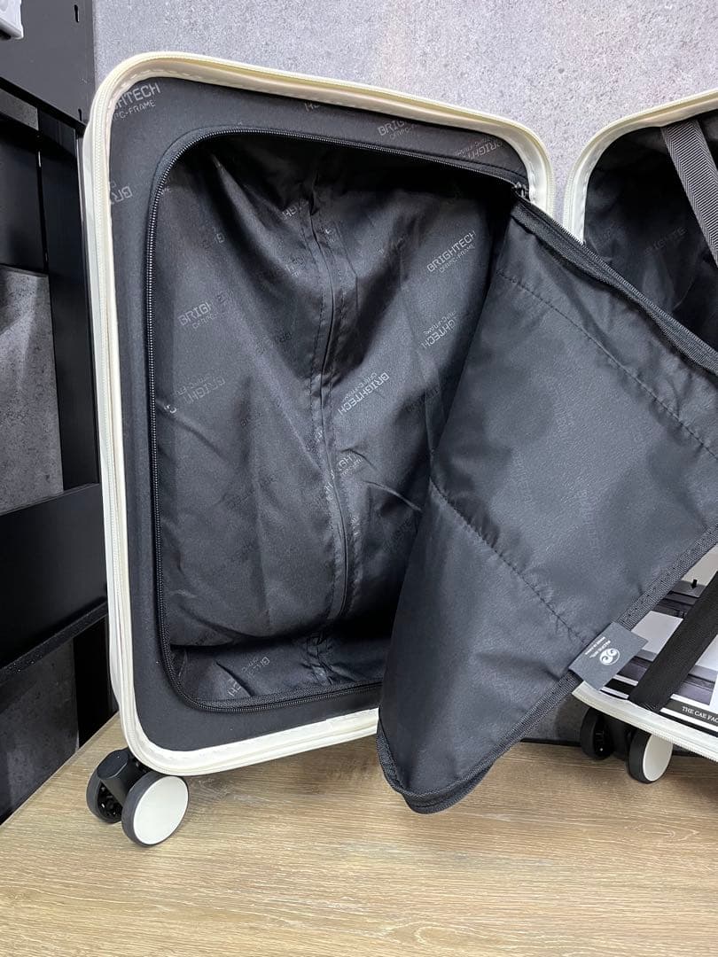 BRIGHTECH Sサイズキャリーケース BRO-18 ストッパーキャスター付