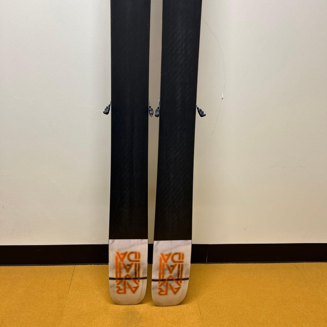 アルマダパウダースキー　軽くて操作がやさしい板です。トーション柔らかめです。