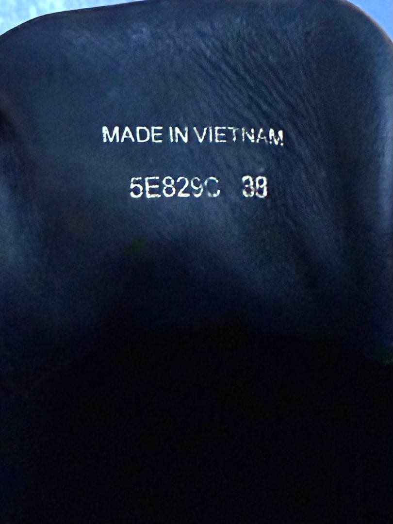 美品 miu miu ミュウミュウ グリッターブラックレザー スニーカー