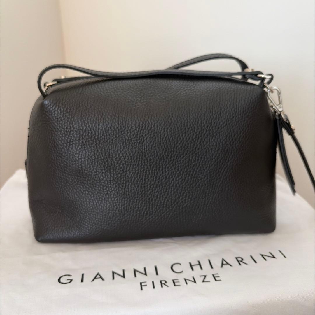 【美品】GIANNI CHIARINI アリファ M 黒 公式価格39,600円