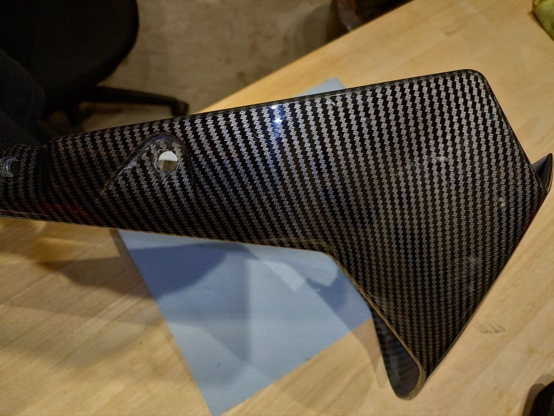 390DUKE(2017) カーボン調カウルセット。来週からバラ売り