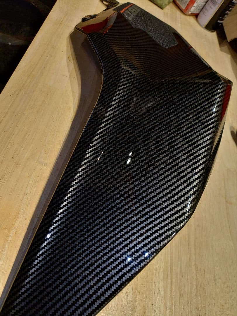 390DUKE(2017) カーボン調カウルセット。来週からバラ売り