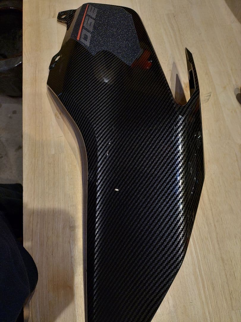 390DUKE(2017) カーボン調カウルセット。来週からバラ売り