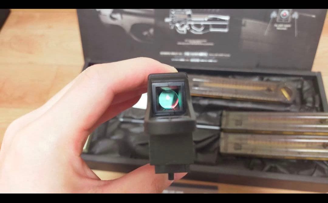 東京マルイ電動ガン P90 フルセット （スペアマガジン＆サイトカスタム）