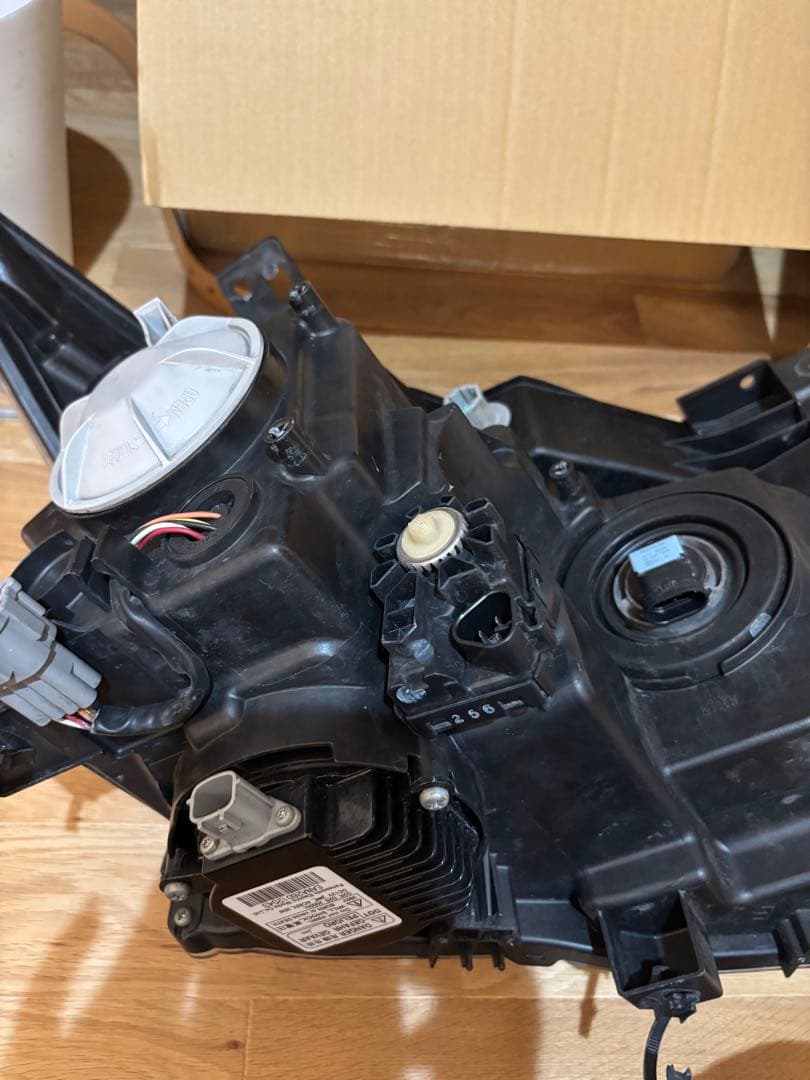 日産　エルグランド　E52前期左右ヘッドライト　HID純正AFS用　KOITO