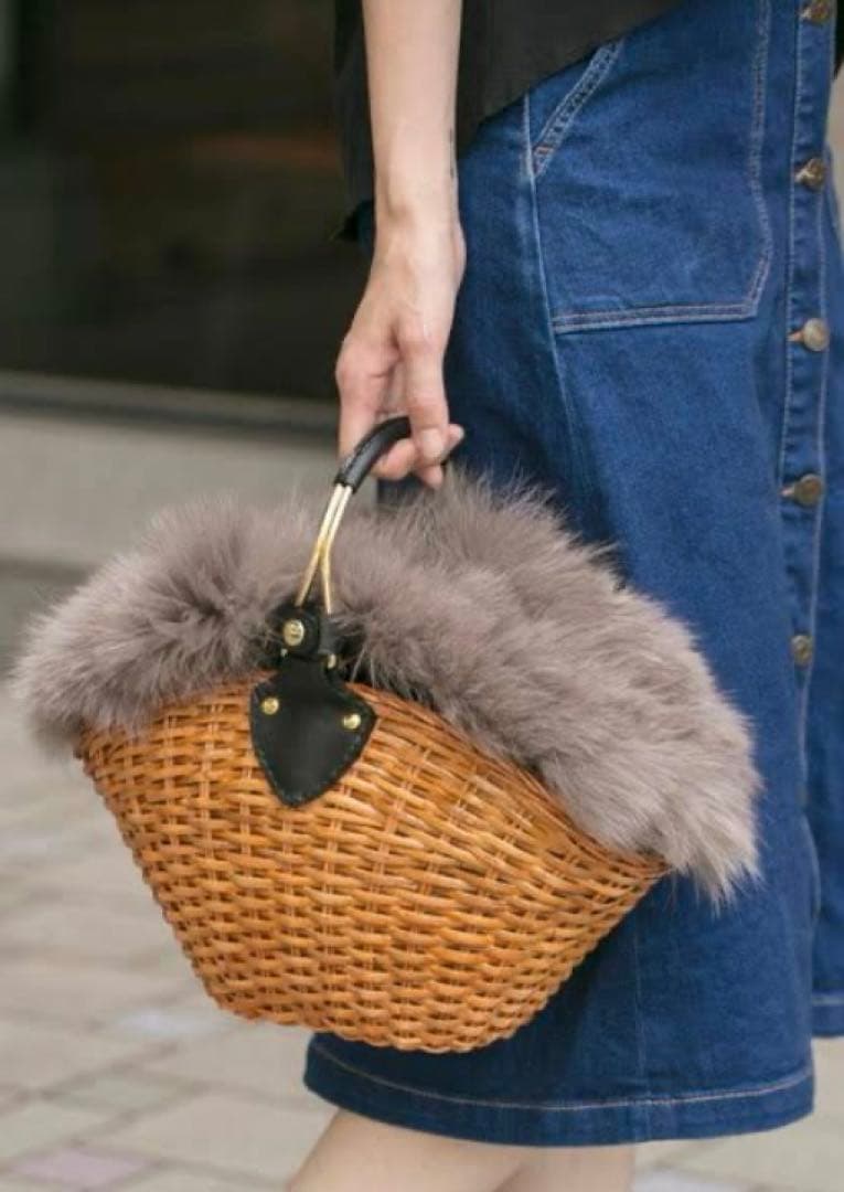 ヴィオラドーロ　ファー付きラタンカゴバッグ　フォックスファー