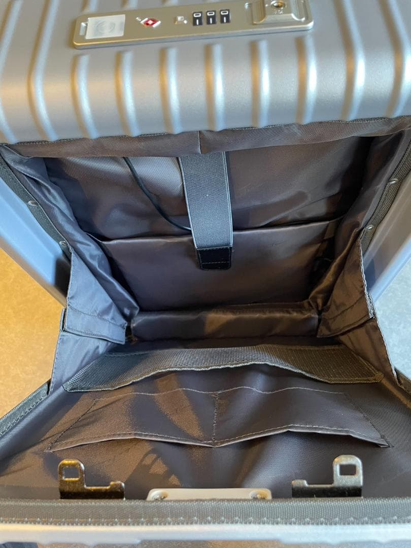 リベティ多機能キャリーケース【マットシルバーSサイズ】50