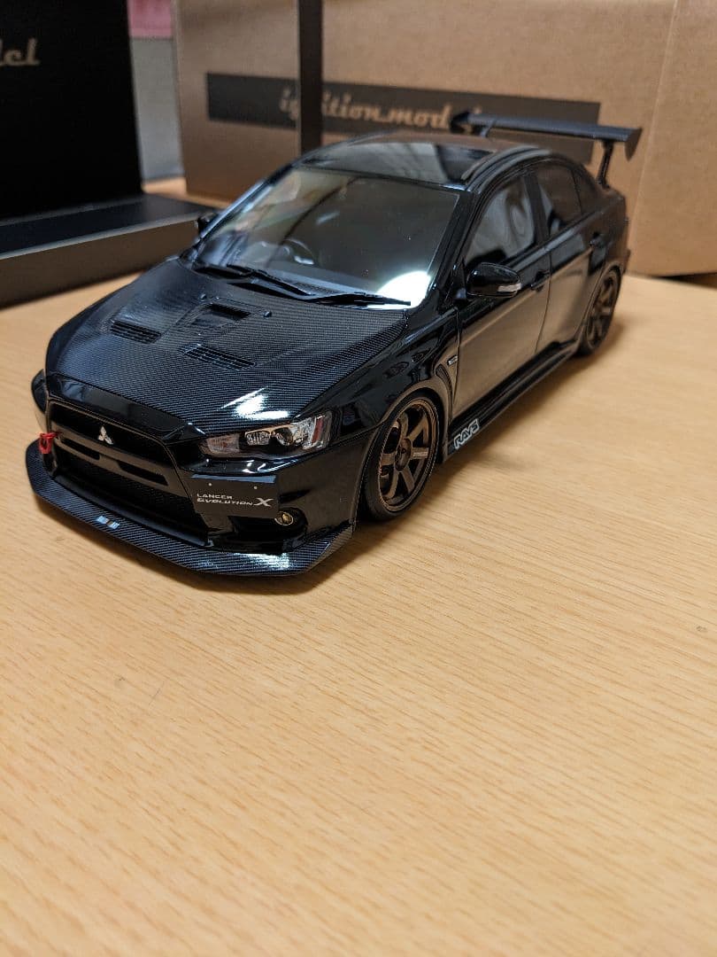 イグニッションモデル1/18　三菱 ランサーエボリューションX(CZ4A)