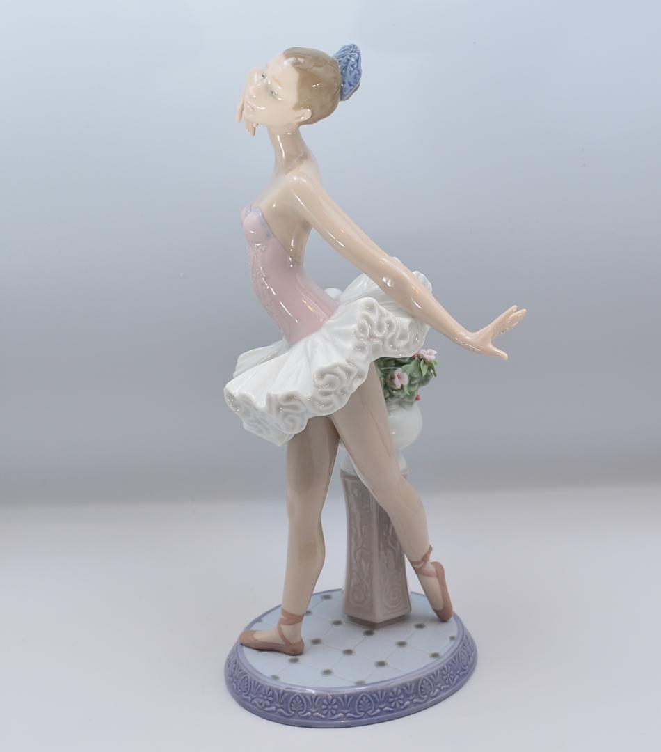 存在感のあるバレリーナ　＃6323　★リヤドロ　スペイン　ポーセリン　絶版・箱付