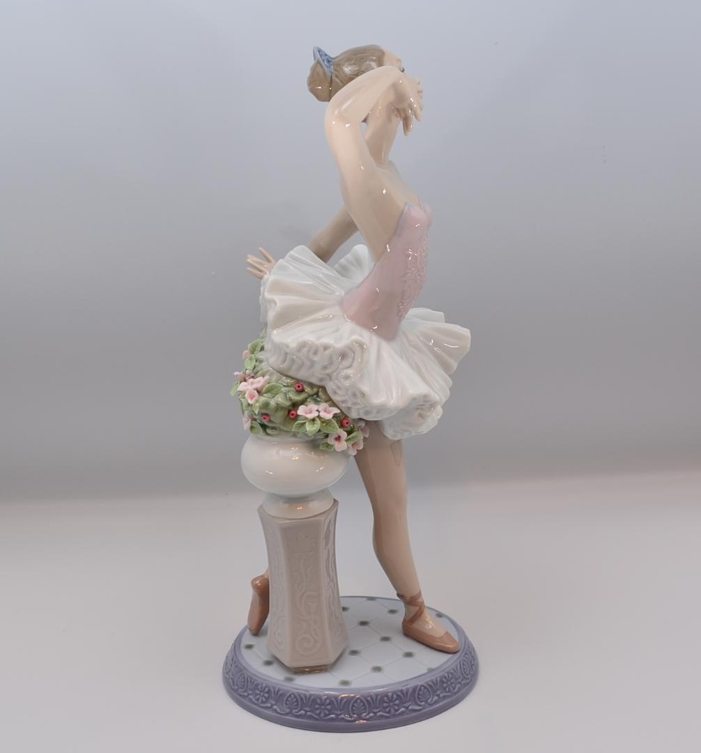 存在感のあるバレリーナ　＃6323　★リヤドロ　スペイン　ポーセリン　絶版・箱付