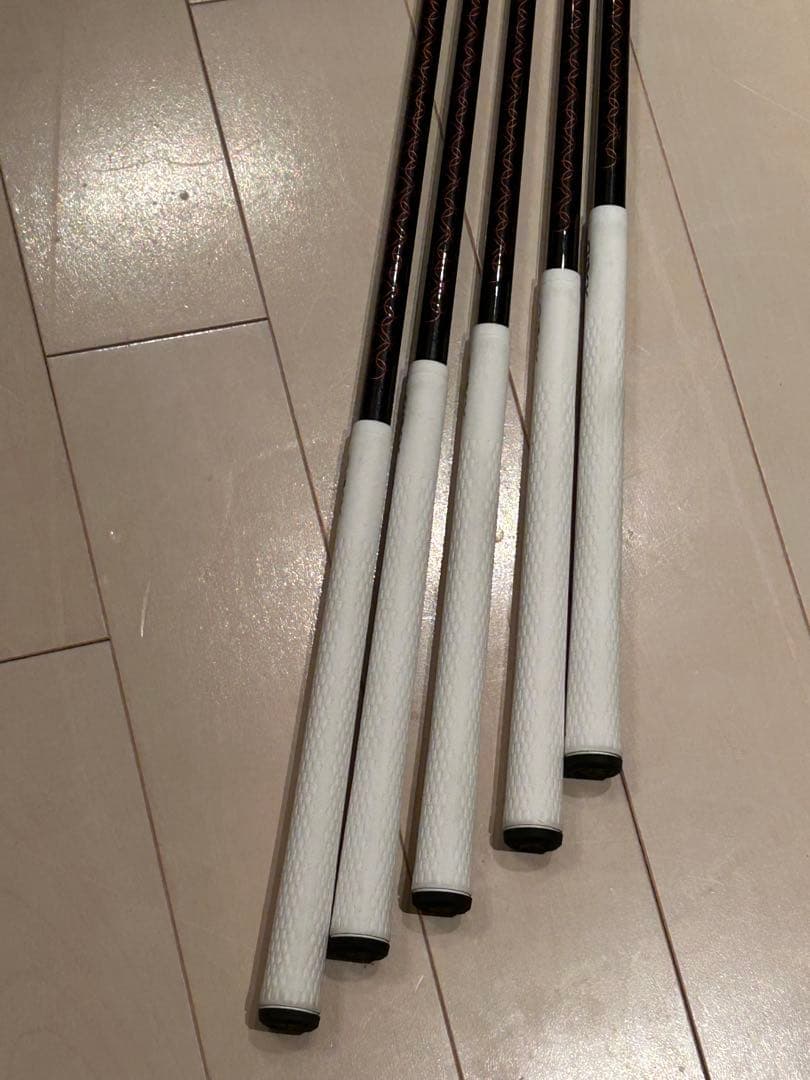 ゼクシオ13限定カラーパールホワイトレディースアイアン5本セット