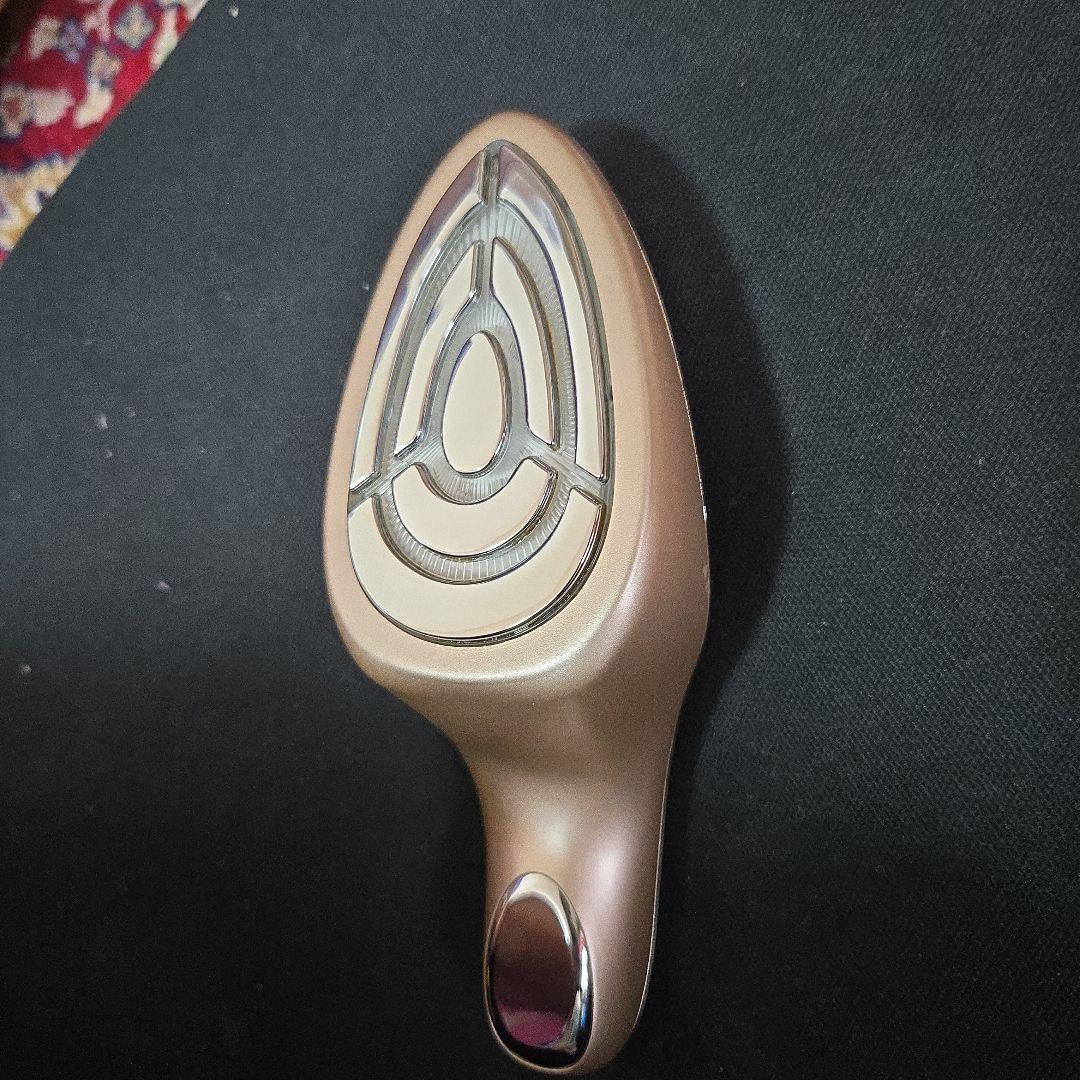 IKKOプロデュース MEラボンエクラ／美顔器