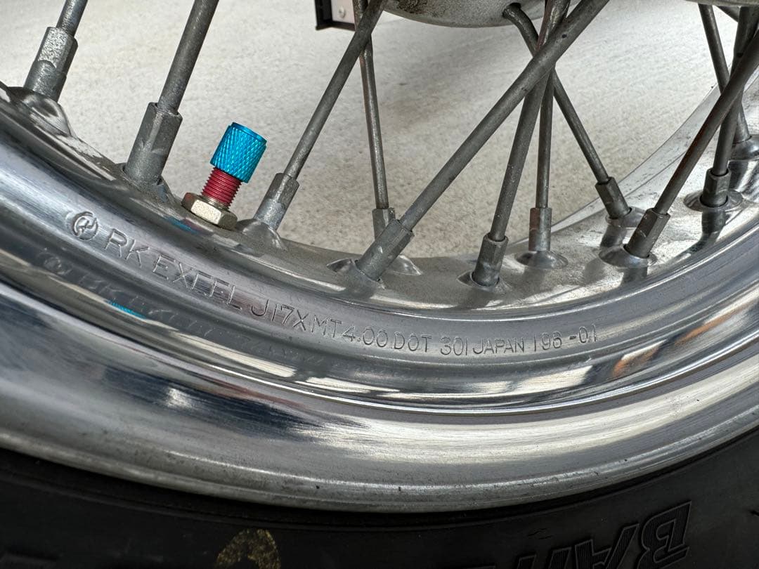 【skmtkznr】 ゼファー750RS 純正 スポーク ホイール