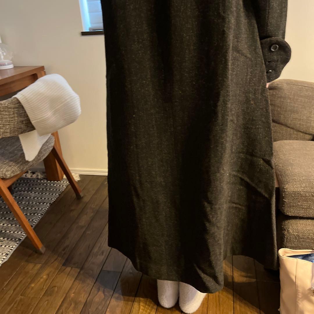 フード付き黒ロングコート