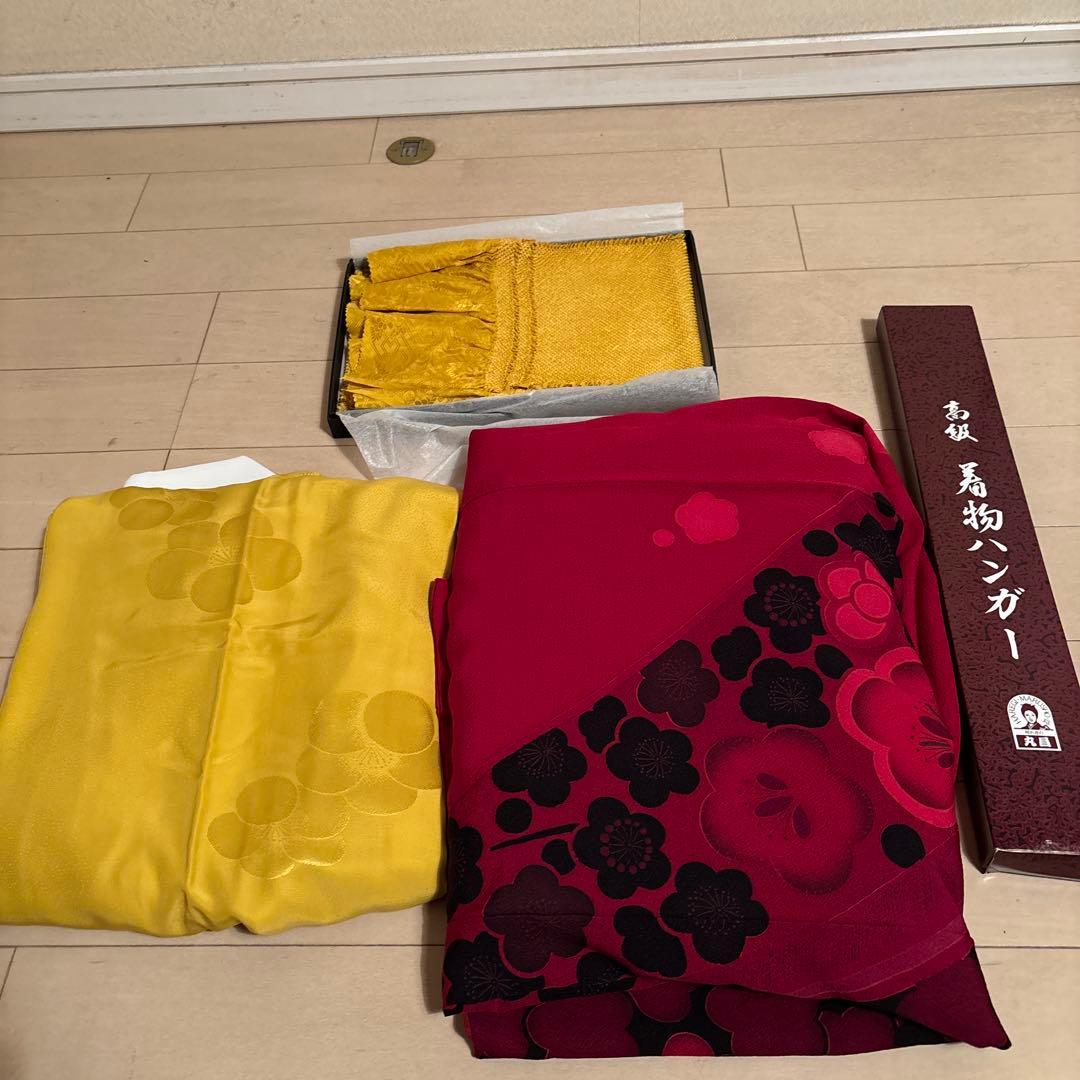 赤い花柄の振袖　小物付き４点セット