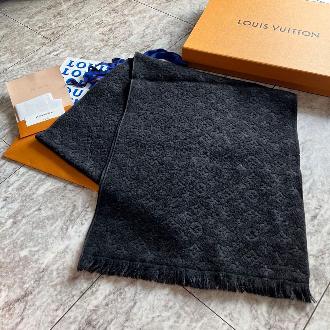 人気❗️新品箱紙袋付❗️LVロゴマフラー✨ヴィトンマフラー❗️ヴィトン　マフラー