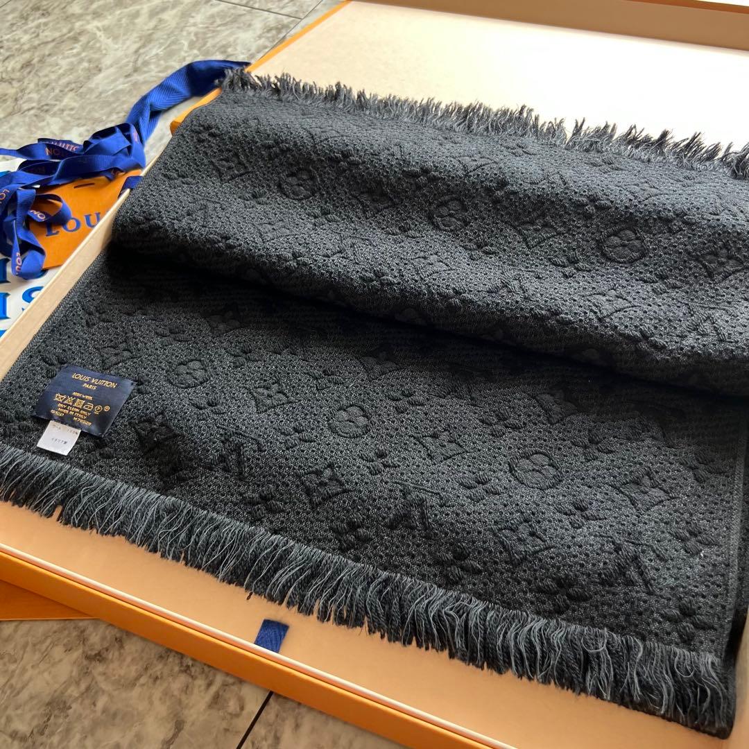 人気❗️新品箱紙袋付❗️LVロゴマフラー✨ヴィトンマフラー❗️ヴィトン　マフラー