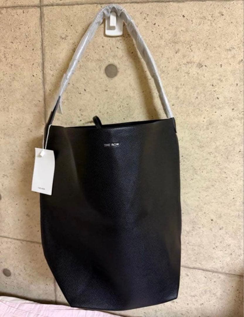 The Row上質牛革ショルダーバッグ｜大容量バケット型 通勤・デイリーユース