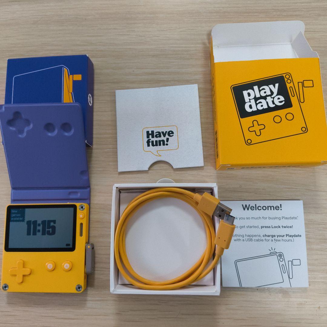 Playdate ゲーム機 カバー、箱付き